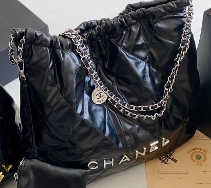 Large women's bag with two chain color options, exquisitely crafted.