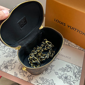 L&V Vanity PM, a box-shaped ladies' bag that can also be used as a makeup case.