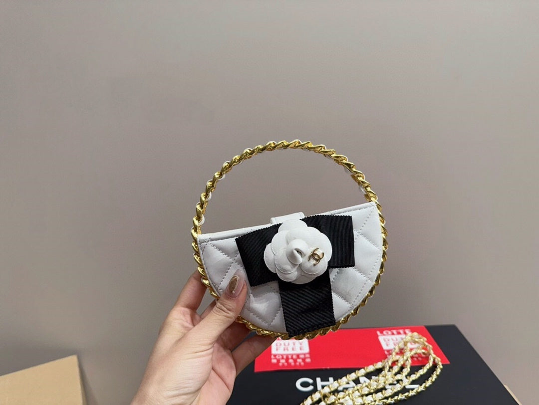 New mini camellia clutch for women, available in two different colors, chain strap clutch, perfect for evening events, beautiful and charming.