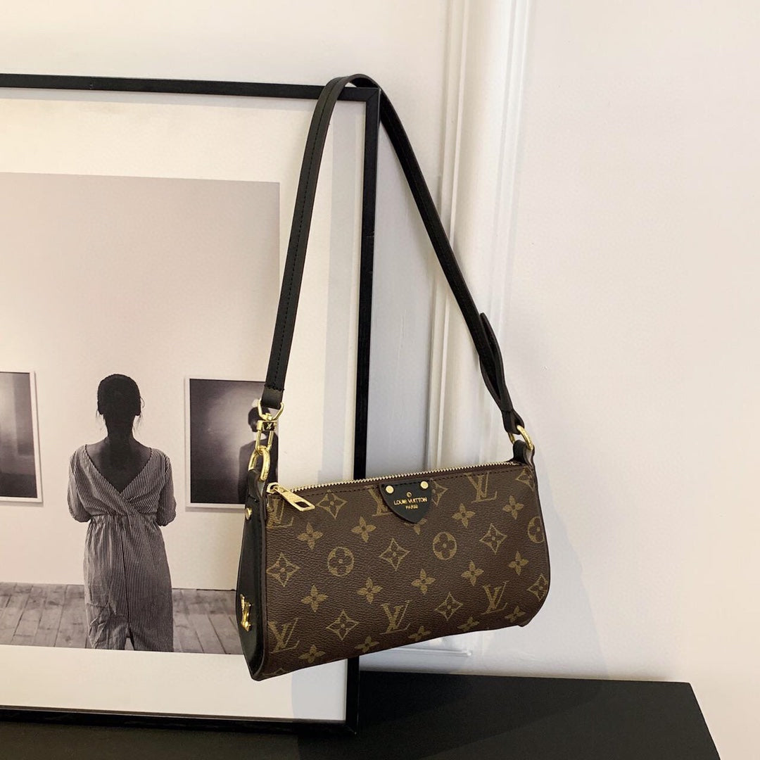 A 2024 runway hit, a best-selling women's bag, classic and versatile.