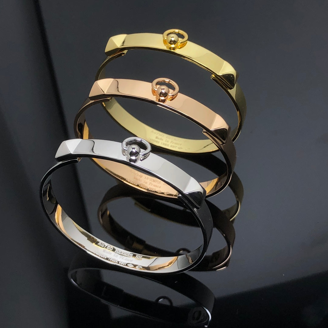 New glossy bangle bracelet available in three colors, Hermès bracelet