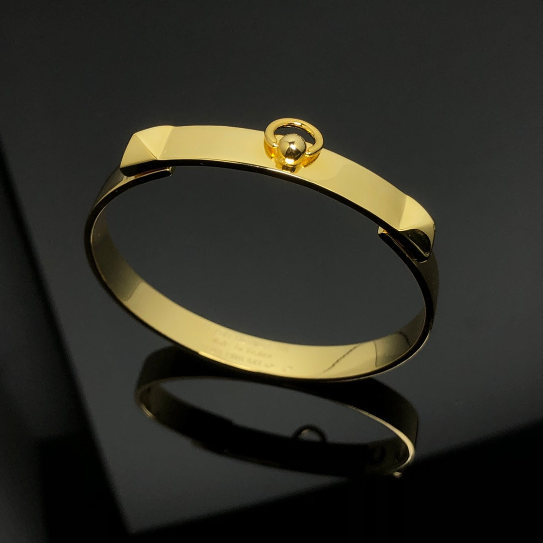 New glossy bangle bracelet available in three colors, Hermès bracelet