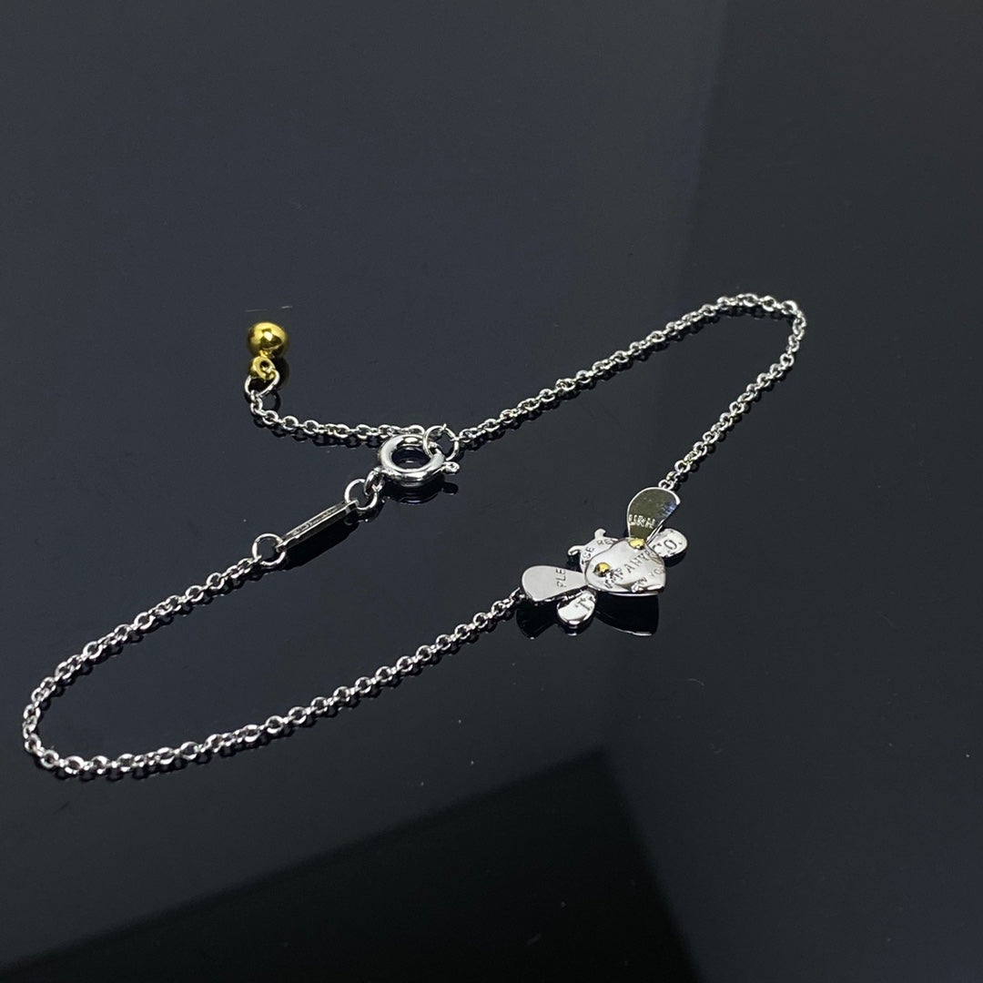 Small bee bracelet, cute and delicate. Two colors to choose from.